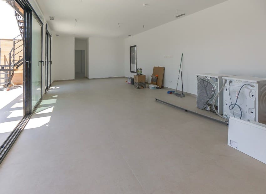 Chalet de 3 habitaciones en San Fulgencio en venta con piscina - 677.000 € (Ref: 8832097)