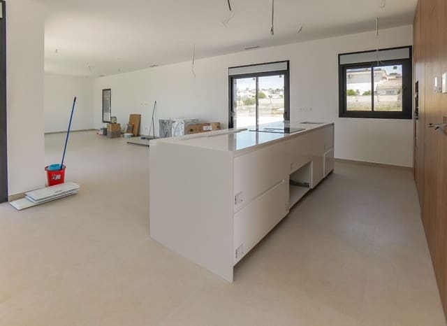 Chalet de 3 habitaciones en San Fulgencio en venta con piscina - 677.000 € (Ref: 8832097)