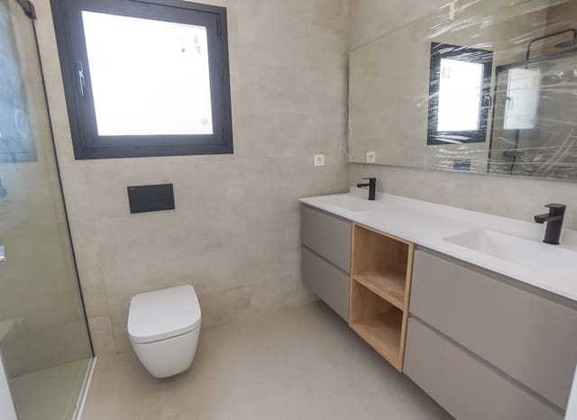 Chalet de 3 habitaciones en San Fulgencio en venta con piscina - 677.000 € (Ref: 8832097)