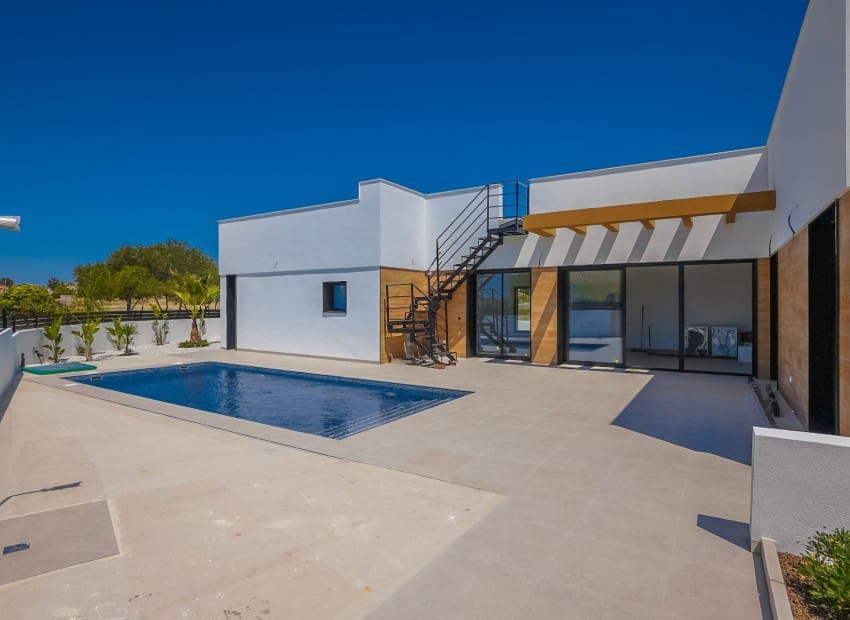 Chalet de 3 habitaciones en San Fulgencio en venta con piscina - 677.000 € (Ref: 8832097)