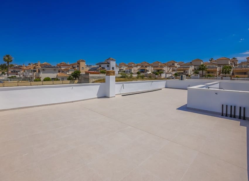 Chalet de 3 habitaciones en San Fulgencio en venta con piscina - 677.000 € (Ref: 8832097)