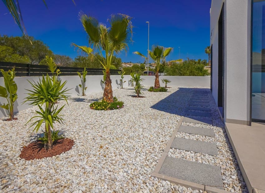 Chalet de 3 habitaciones en San Fulgencio en venta con piscina - 677.000 € (Ref: 8832097)