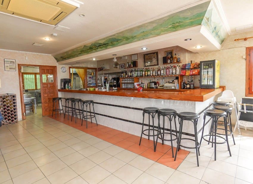 Commercial for sale in San Fulgencio - € 710,000 (Ref: 8891517)