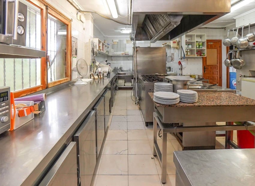 Commercial for sale in San Fulgencio - € 710,000 (Ref: 8891517)