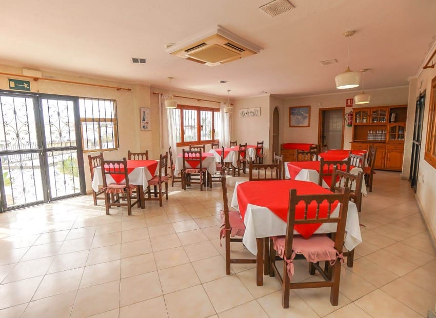 Commercial for sale in San Fulgencio - € 710,000 (Ref: 8891517)