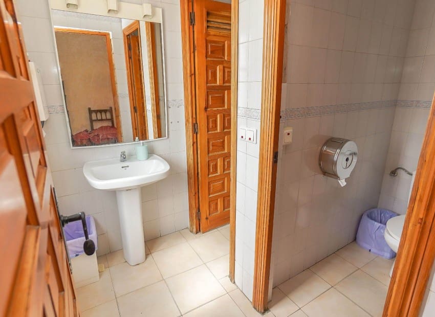 Commercial for sale in San Fulgencio - € 710,000 (Ref: 8891517)