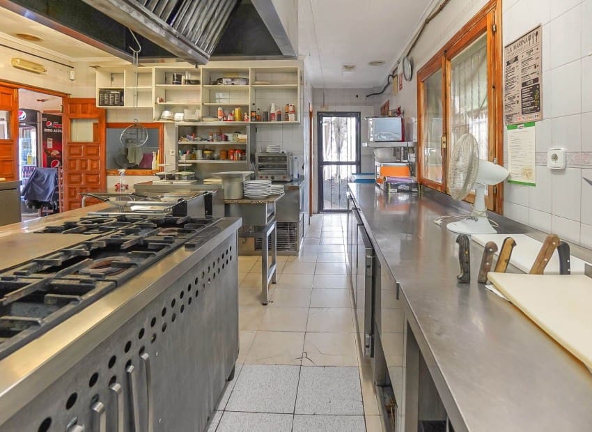 Commercial for sale in San Fulgencio - € 710,000 (Ref: 8891517)