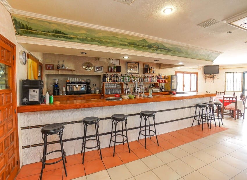 Commercial for sale in San Fulgencio - € 710,000 (Ref: 8891517)