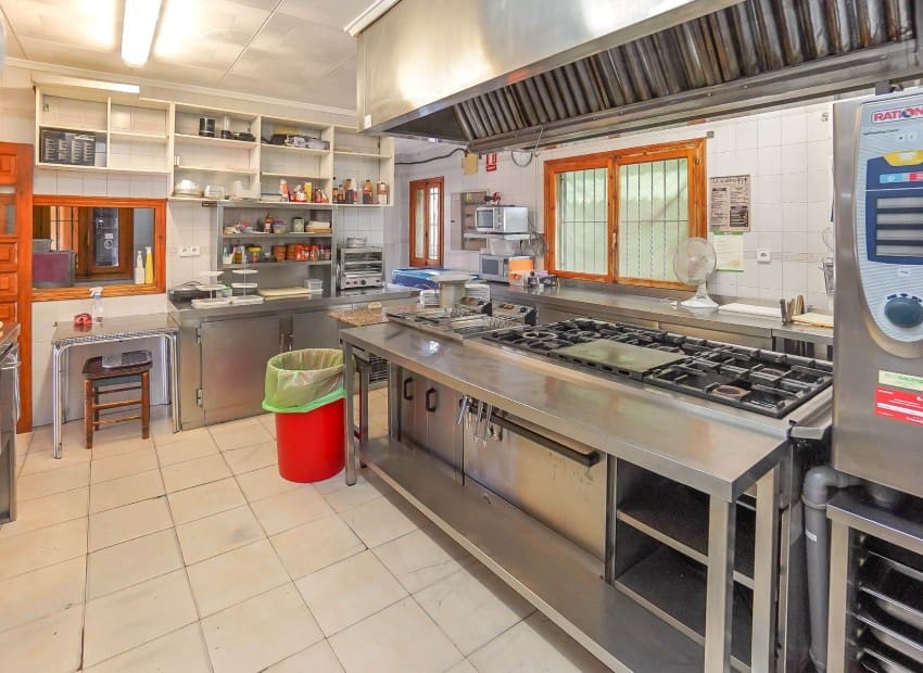 Commercial for sale in San Fulgencio - € 710,000 (Ref: 8891517)