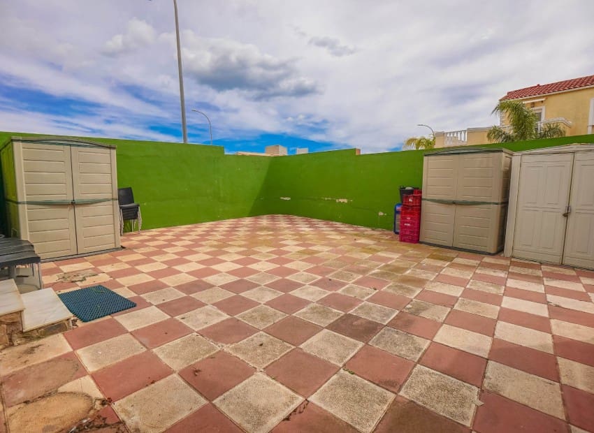 Commercial for sale in San Fulgencio - € 710,000 (Ref: 8891517)