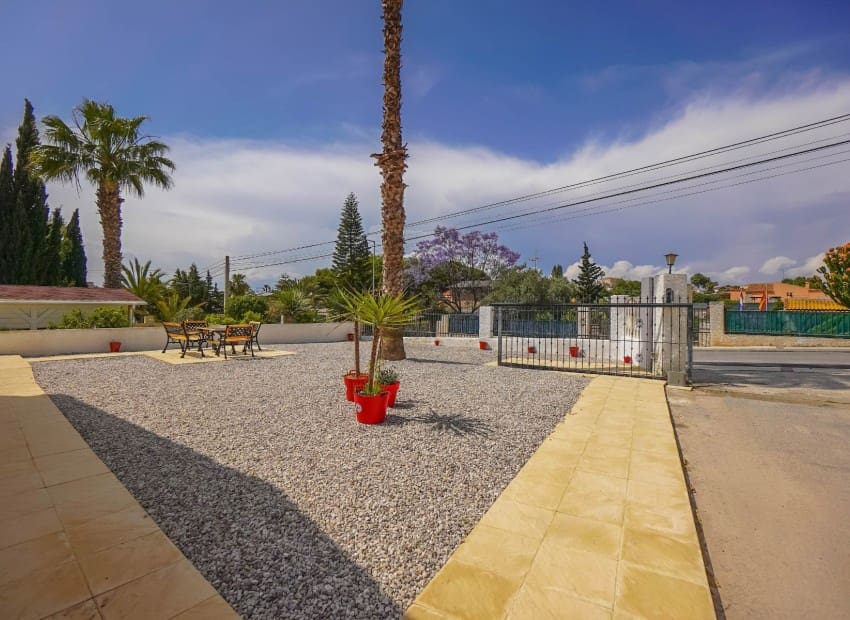 Chalet de 6 habitaciones en San Fulgencio en venta con piscina - 499.000 € (Ref: 8901430)