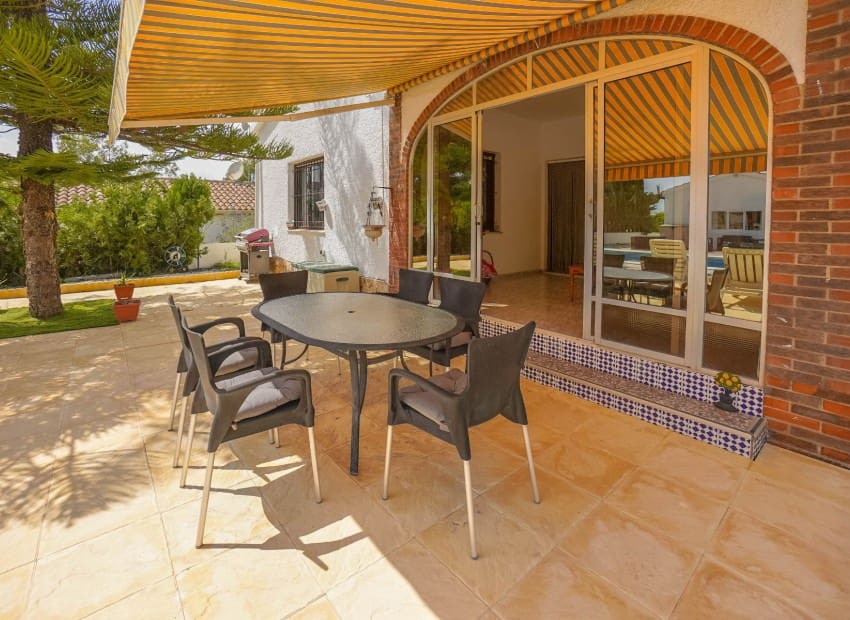 Chalet de 6 habitaciones en San Fulgencio en venta con piscina - 499.000 € (Ref: 8901430)