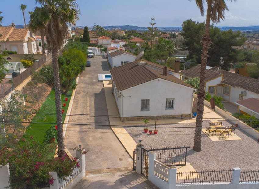 Chalet de 6 habitaciones en San Fulgencio en venta con piscina - 499.000 € (Ref: 8901430)