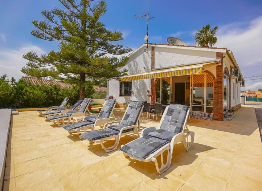 Chalet de 6 habitaciones en San Fulgencio en venta con piscina - 499.000 € (Ref: 8901430)