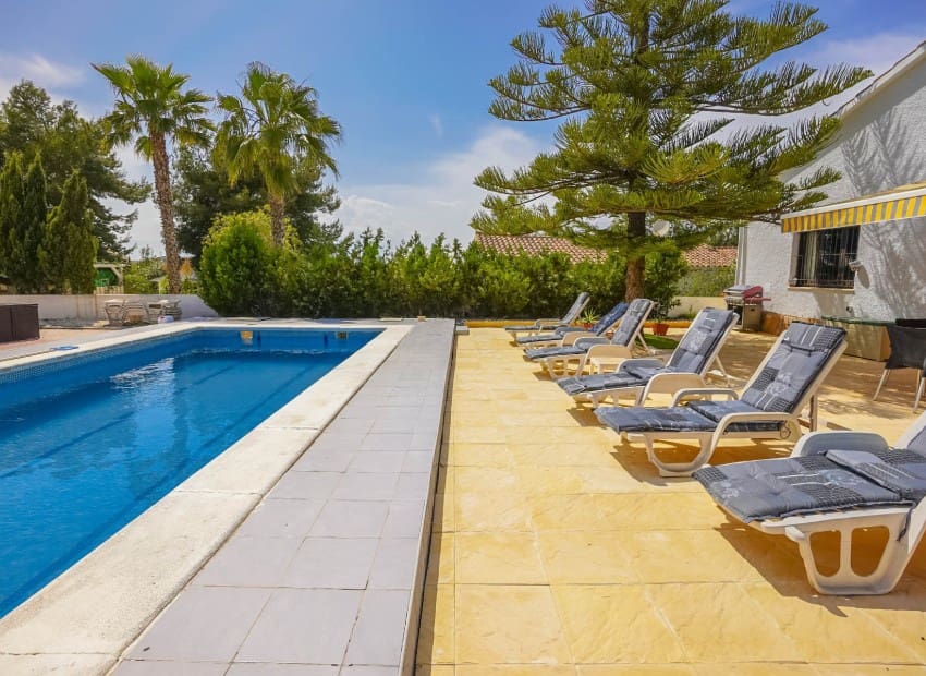 Chalet de 6 habitaciones en San Fulgencio en venta con piscina - 499.000 € (Ref: 8901430)