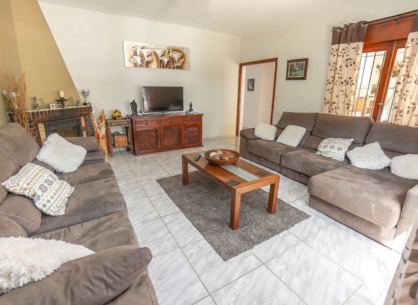 Chalet de 6 habitaciones en San Fulgencio en venta con piscina - 499.000 € (Ref: 8901430)