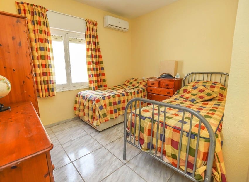 Chalet de 6 habitaciones en San Fulgencio en venta con piscina - 499.000 € (Ref: 8901430)