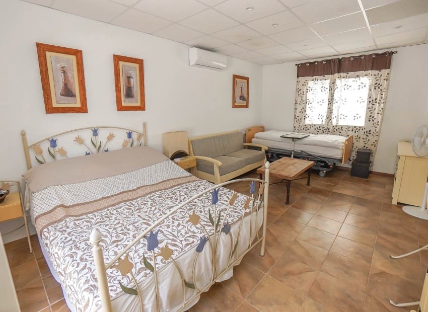 Chalet de 6 habitaciones en San Fulgencio en venta con piscina - 499.000 € (Ref: 8901430)