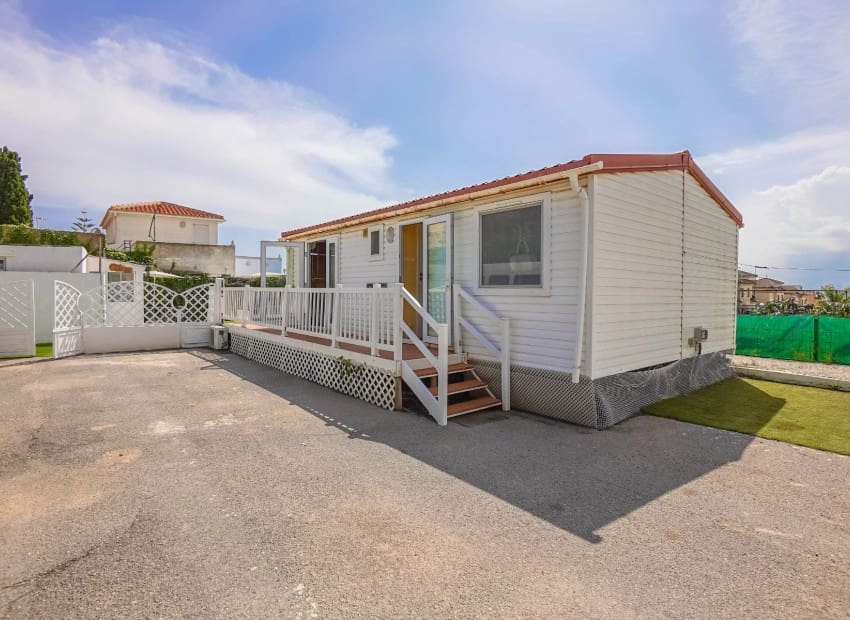 Chalet de 6 habitaciones en San Fulgencio en venta con piscina - 499.000 € (Ref: 8901430)