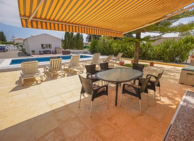 Chalet de 6 habitaciones en San Fulgencio en venta con piscina - 499.000 € (Ref: 8901430)