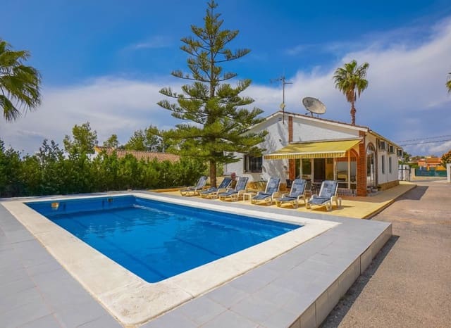 Chalet de 6 habitaciones en San Fulgencio en venta con piscina - 499.000 € (Ref: 8901430)