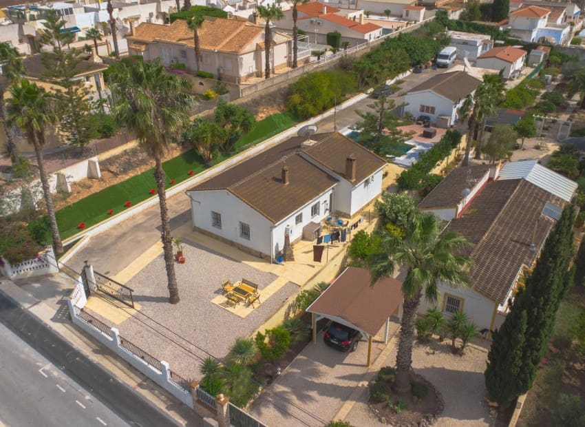 Chalet de 6 habitaciones en San Fulgencio en venta con piscina - 499.000 € (Ref: 8901430)