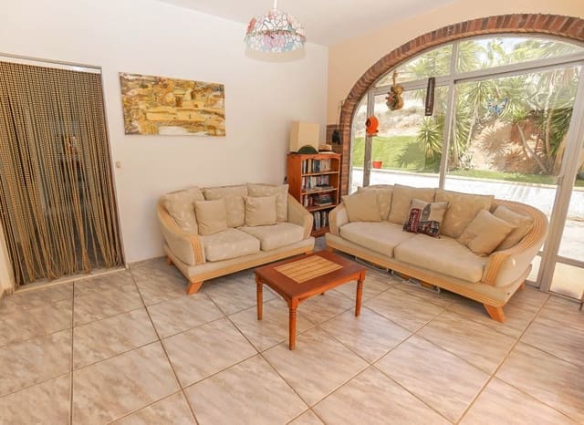 Chalet de 6 habitaciones en San Fulgencio en venta con piscina - 499.000 € (Ref: 8901430)