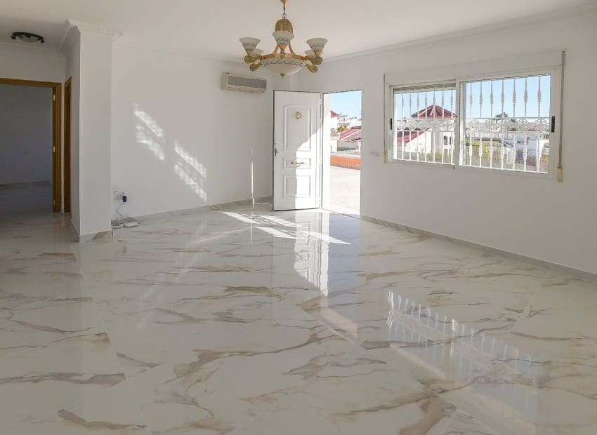 Chalet de 4 habitaciones en San Fulgencio en venta - 380.000 € (Ref: 8901432)