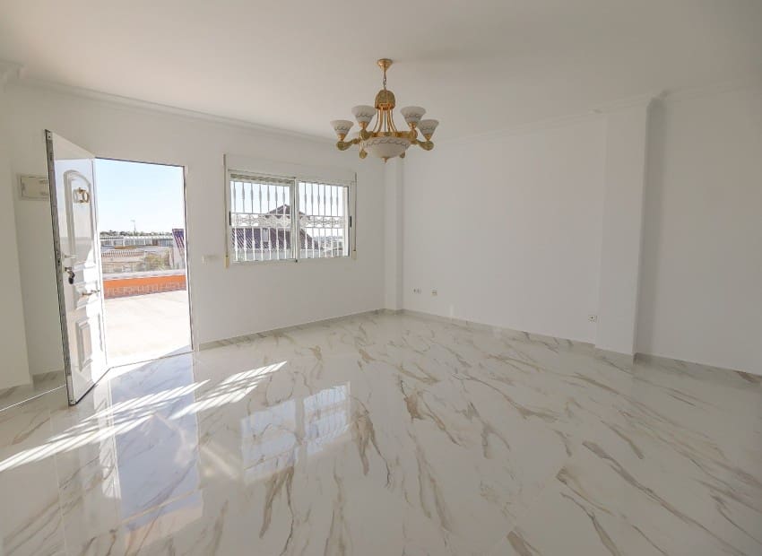 Chalet de 4 habitaciones en San Fulgencio en venta - 380.000 € (Ref: 8901432)