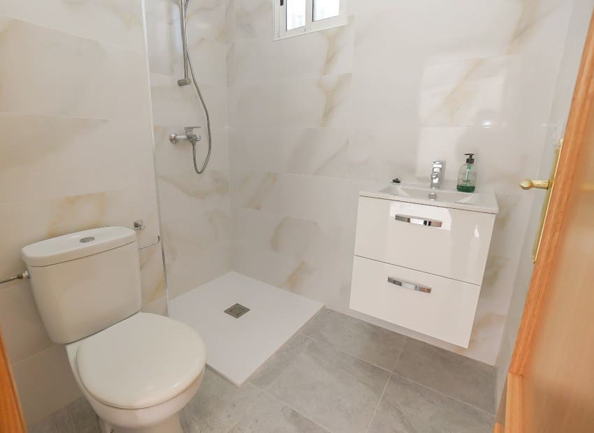 Chalet de 4 habitaciones en San Fulgencio en venta - 380.000 € (Ref: 8901432)