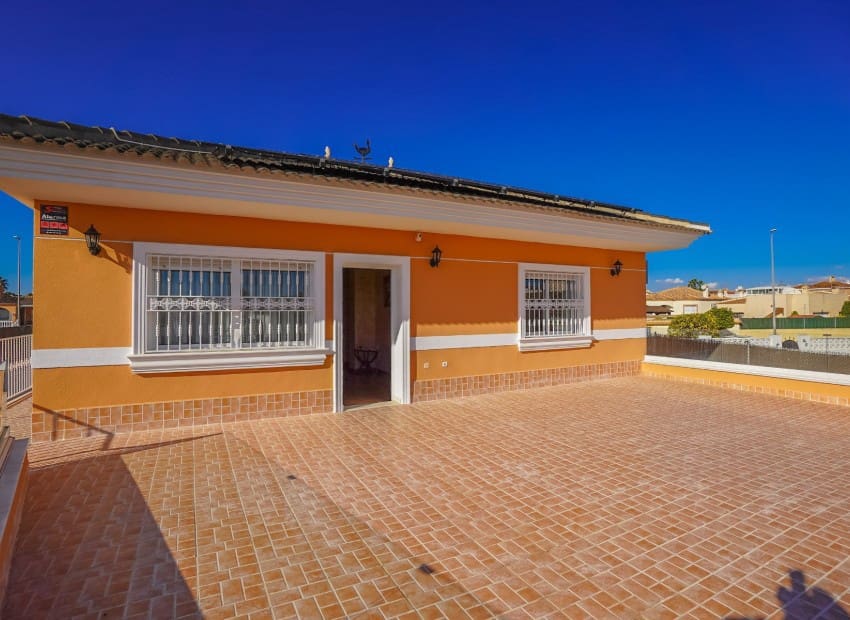 Chalet de 4 habitaciones en San Fulgencio en venta - 380.000 € (Ref: 8901432)