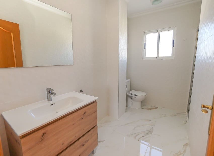 Chalet de 4 habitaciones en San Fulgencio en venta - 380.000 € (Ref: 8901432)