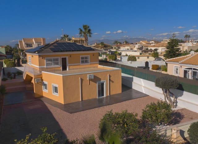 Chalet de 4 habitaciones en San Fulgencio en venta - 380.000 € (Ref: 8901432)