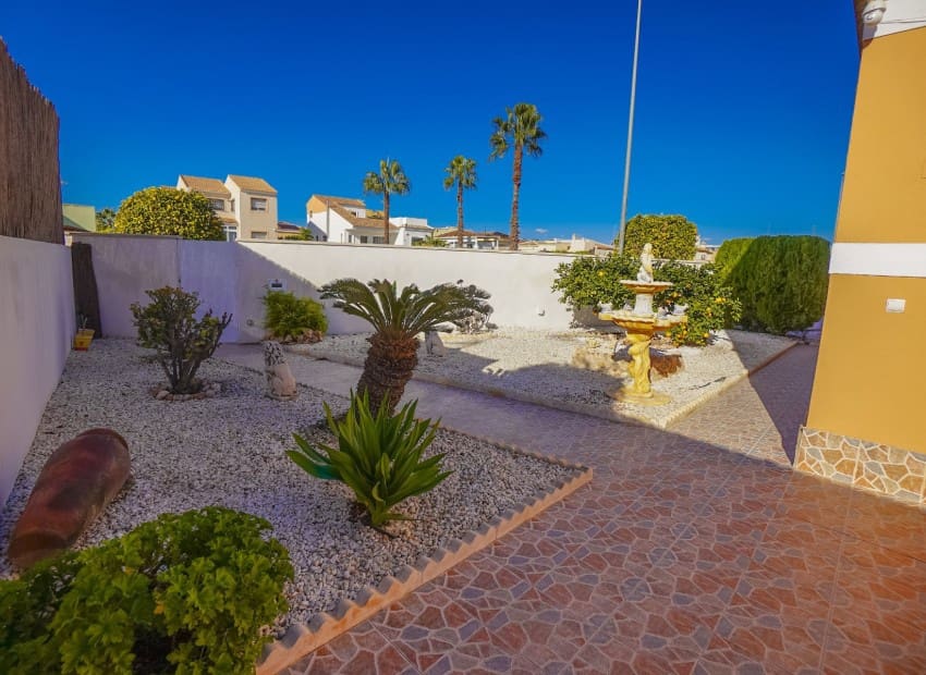 Chalet de 4 habitaciones en San Fulgencio en venta - 380.000 € (Ref: 8901432)