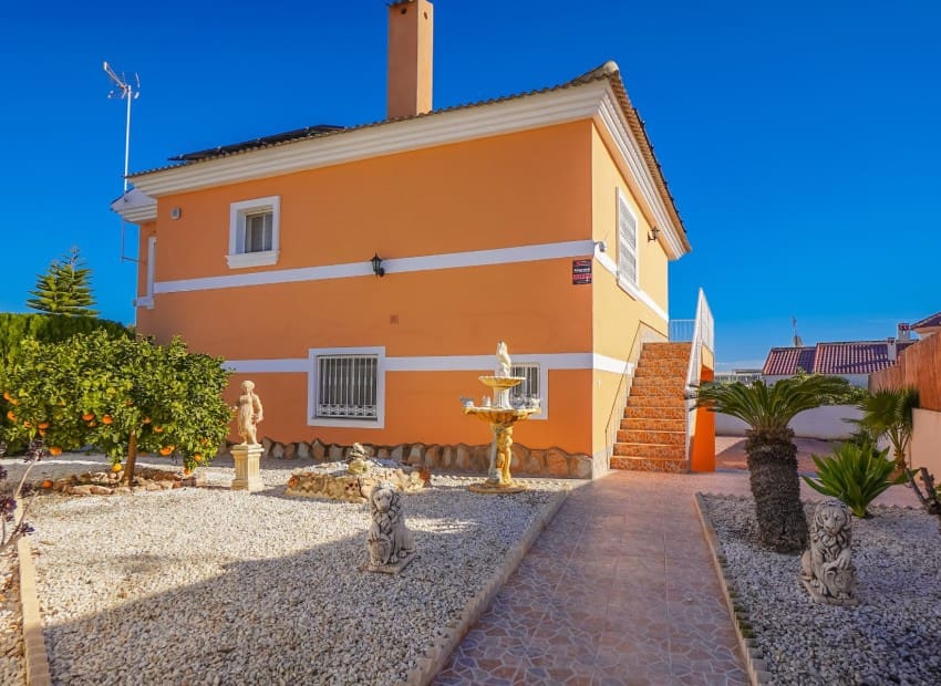 Chalet de 4 habitaciones en San Fulgencio en venta - 380.000 € (Ref: 8901432)