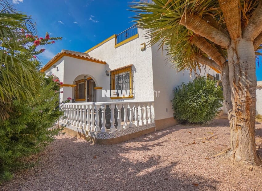 Pareado de 3 habitaciones en La Marina en venta con piscina - 169.000 € (Ref: 9199938)