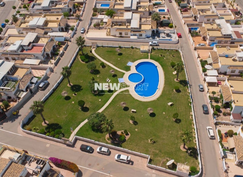 Pareado de 3 habitaciones en La Marina en venta con piscina - 169.000 € (Ref: 9199938)