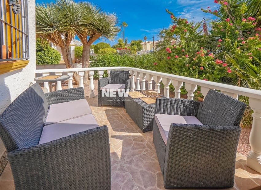 Pareado de 3 habitaciones en La Marina en venta con piscina - 169.000 € (Ref: 9199938)