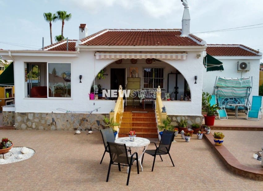 Chalet de 3 habitaciones en Ciudad Quesada en venta con piscina garaje - 399.000 € (Ref: 9237753)