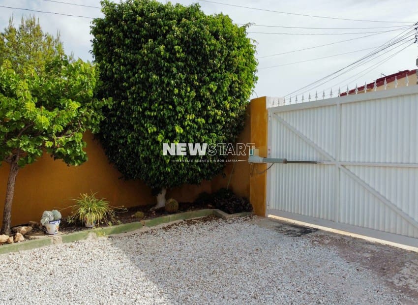 Chalet de 3 habitaciones en Ciudad Quesada en venta con piscina garaje - 399.000 € (Ref: 9237753)