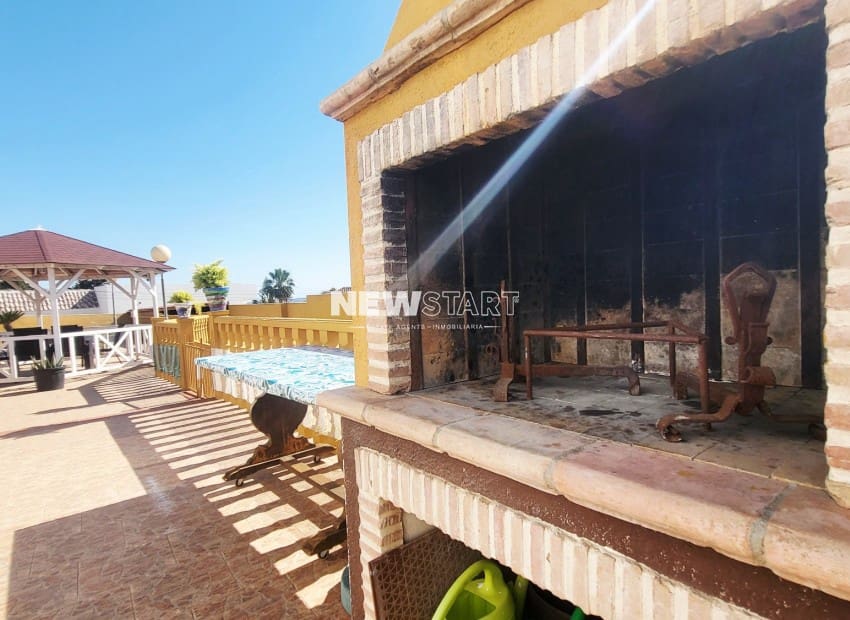 Chalet de 3 habitaciones en Ciudad Quesada en venta con piscina garaje - 399.000 € (Ref: 9237753)