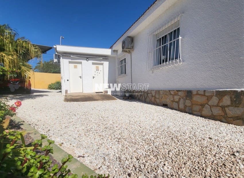 Chalet de 3 habitaciones en Ciudad Quesada en venta con piscina garaje - 399.000 € (Ref: 9237753)