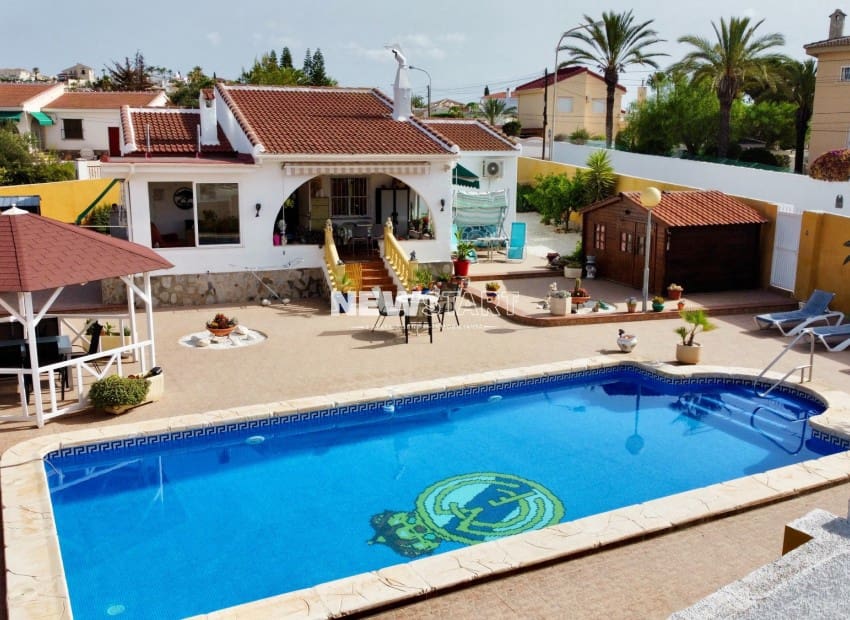 Chalet de 3 habitaciones en Ciudad Quesada en venta con piscina garaje - 399.000 € (Ref: 9237753)