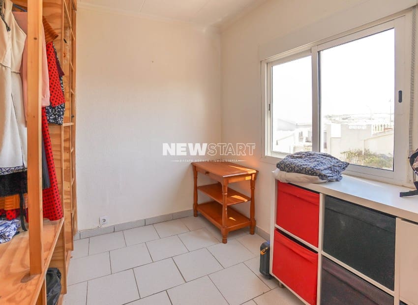 3 bedroom Villa for sale in San Fulgencio with pool - € 185,000 (Ref: 9238842)