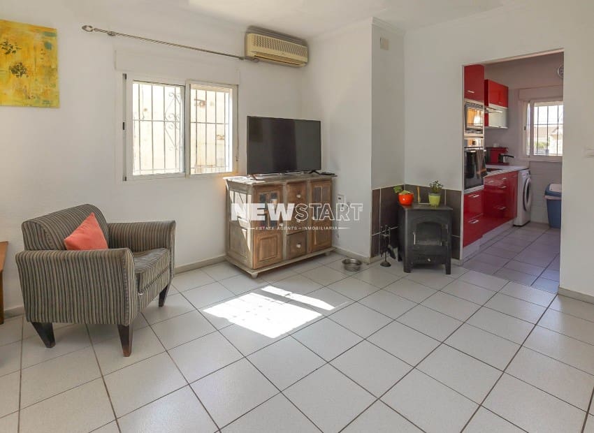 3 bedroom Villa for sale in San Fulgencio with pool - € 185,000 (Ref: 9238842)