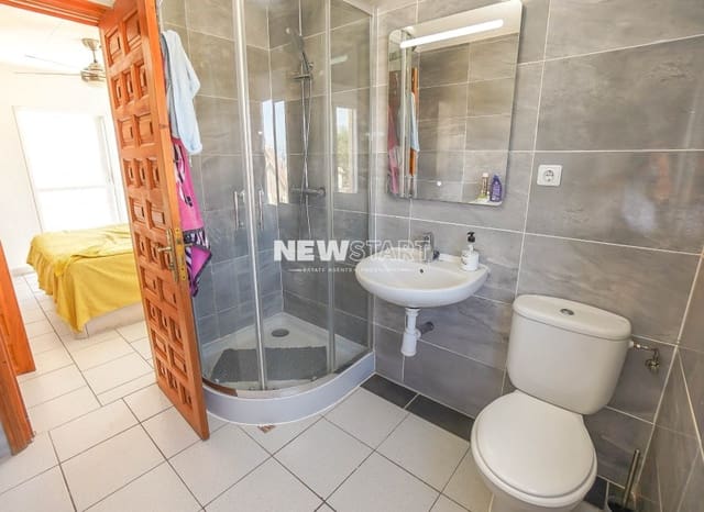 Chalet de 3 habitaciones en San Fulgencio en venta con piscina - 185.000 € (Ref: 9238842)