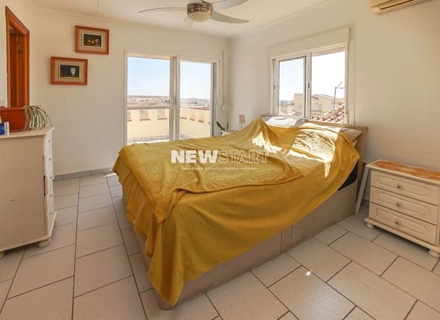 Chalet de 3 habitaciones en San Fulgencio en venta con piscina - 185.000 € (Ref: 9238842)