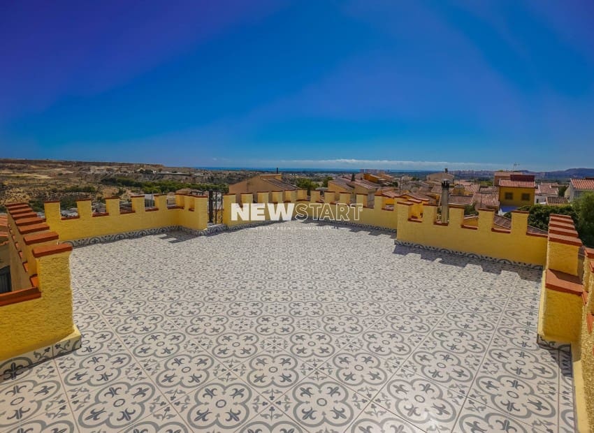 3 bedroom Villa for sale in San Fulgencio with pool - € 185,000 (Ref: 9238842)