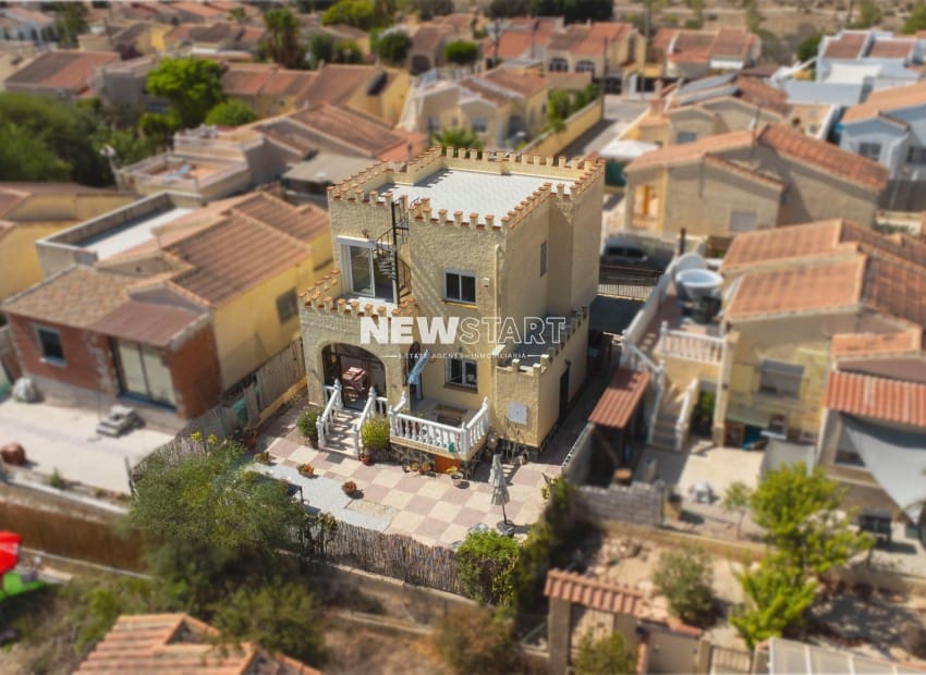 3 bedroom Villa for sale in San Fulgencio with pool - € 185,000 (Ref: 9238842)