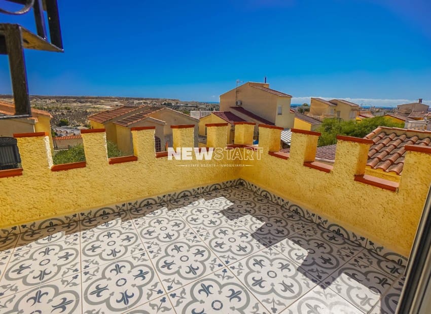 3 bedroom Villa for sale in San Fulgencio with pool - € 185,000 (Ref: 9238842)